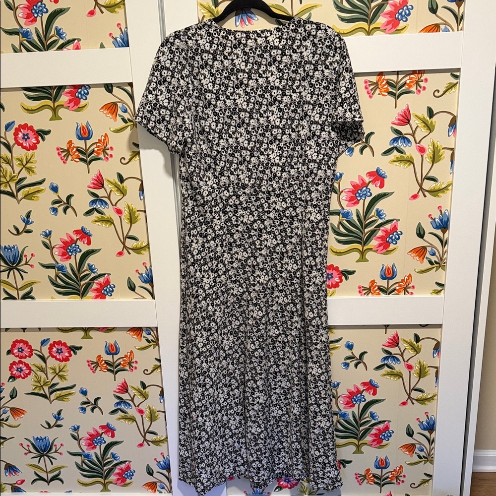 Levi's Black and White Floral Midi Dress - Picture 6 of 6